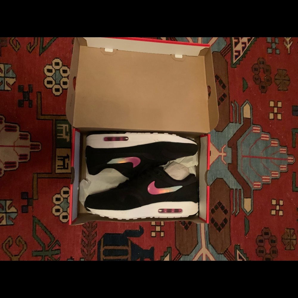 BRAND NEW NIKE AIR MAX 1 SE - BLACK/ BLUE GAZE/ ACTIVE FUCHSIA × 1